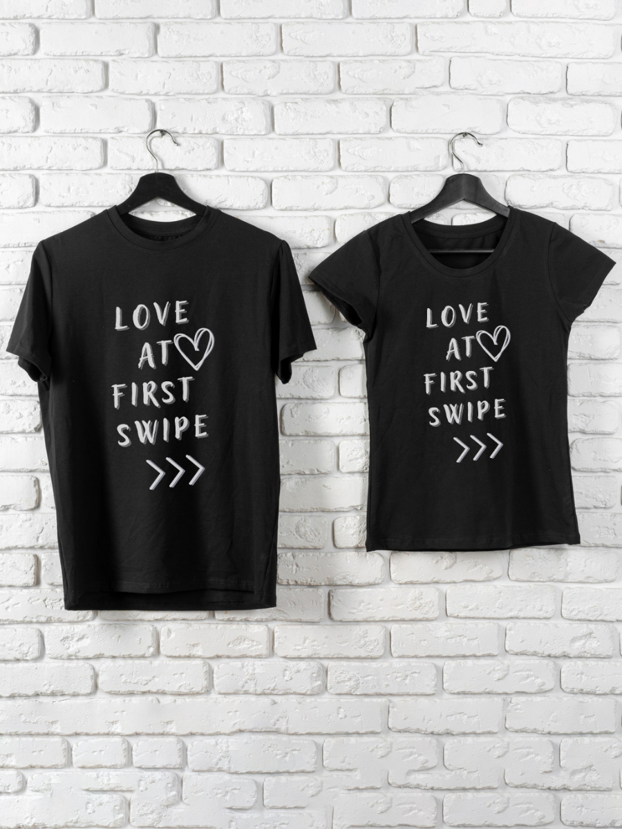 Set-tricouri-cuplu-premium-hay-creations-valentines-day-ziua-indragostitilor-couple-goals-love-at-first-swipe-negre