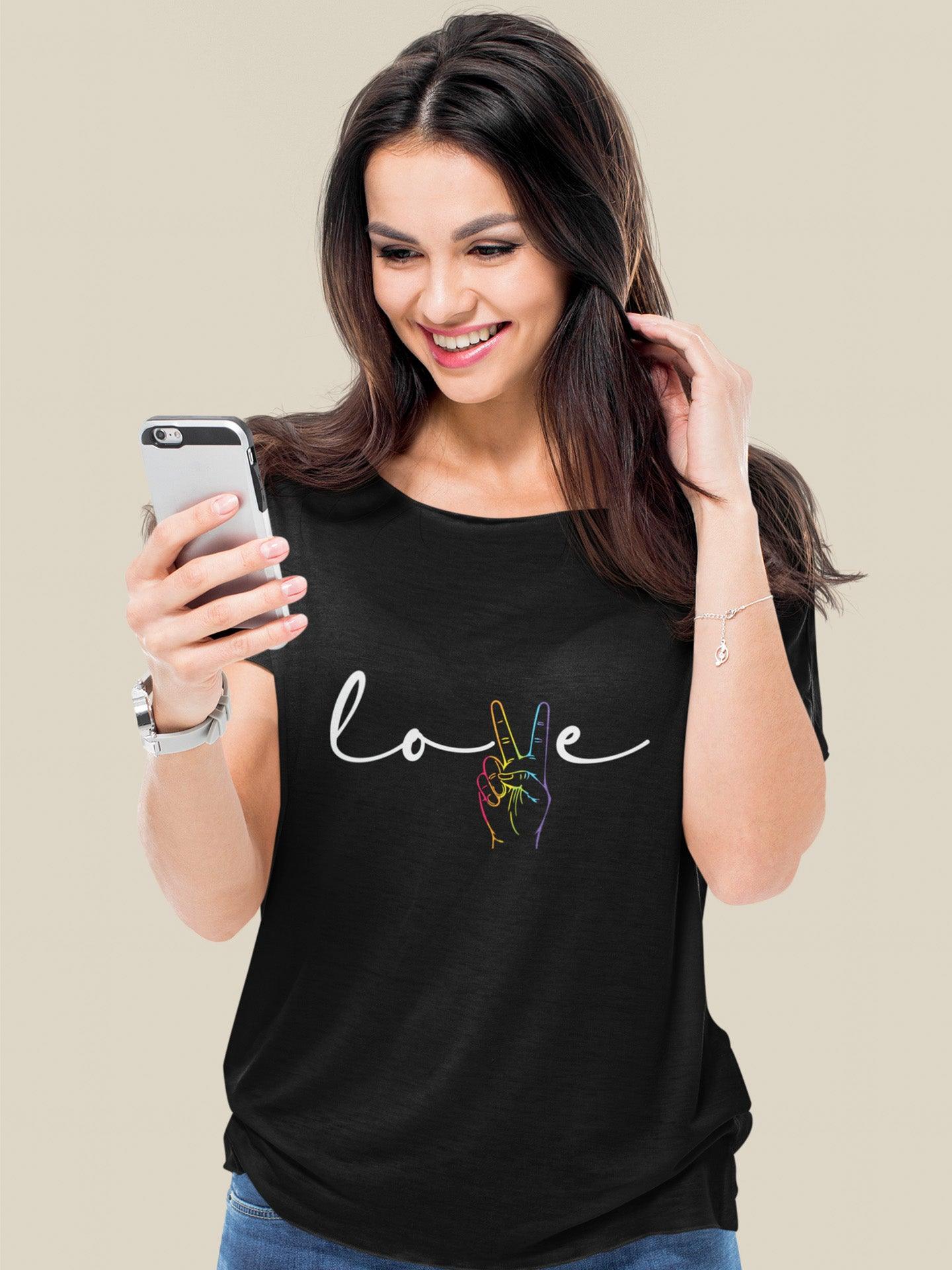 Tricou LGBT femei negru Hay Creations, colecția Love is Love Pride, bumbac organic premium vegan. "Love."