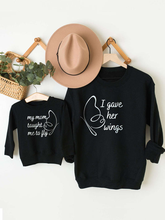     set_bluze-cu-maneca-lunga-bluza-sweatshirts-mama-copil-fiica-fiu-fata-baiat-bumbac-organic-premium-vegan-hay-creations-colectia-mom-life-i-gave-her-wings-mother-fly-negre