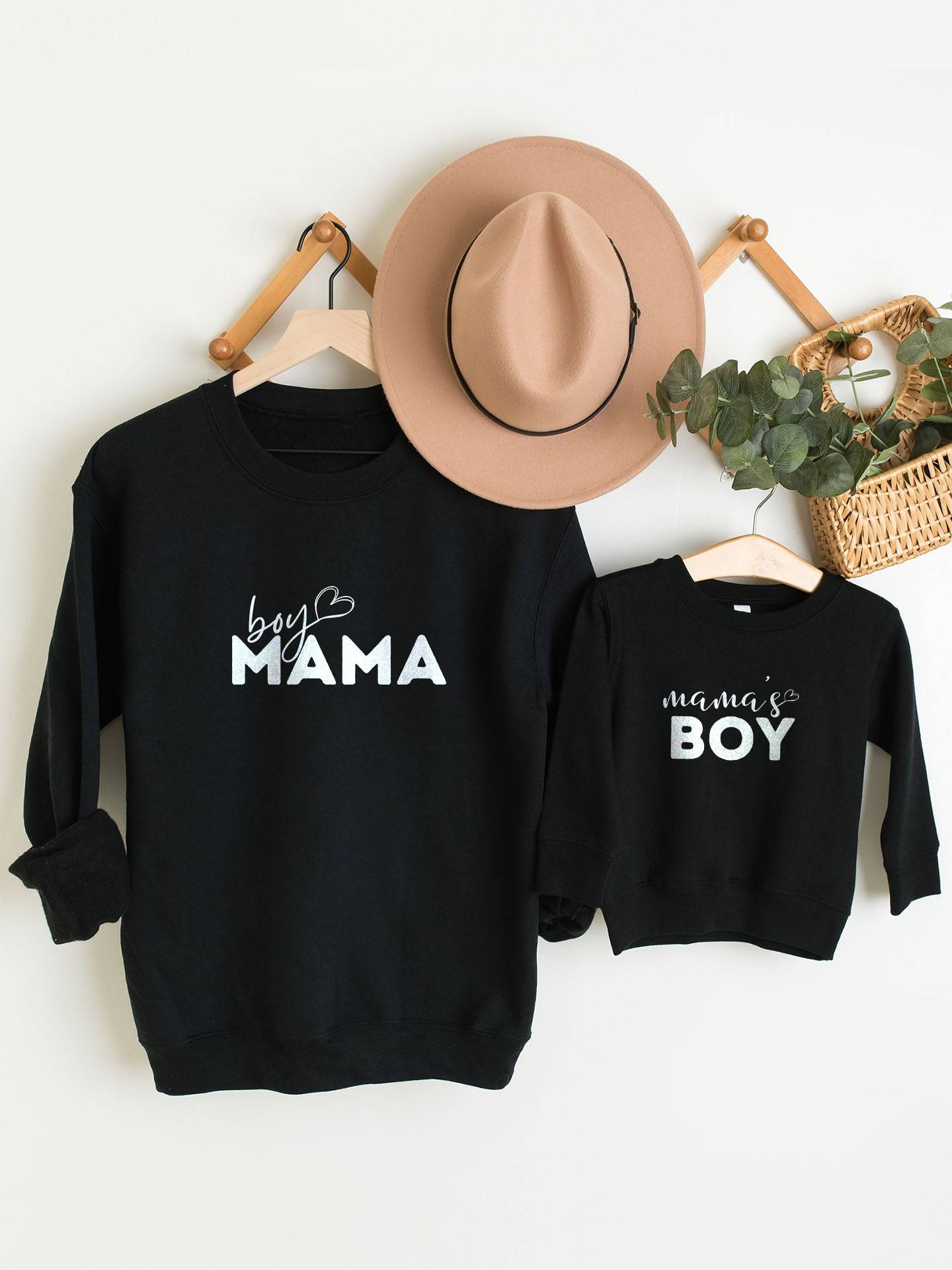 set_bluze-cu-maneca-lunga-bluza-sweatshirts-mama-copil-fiica-fiu-fata-baiat-bumbac-organic-premium-vegan-hay-creations-colectia-mom-life-boy-mama-mamas-boy-negru