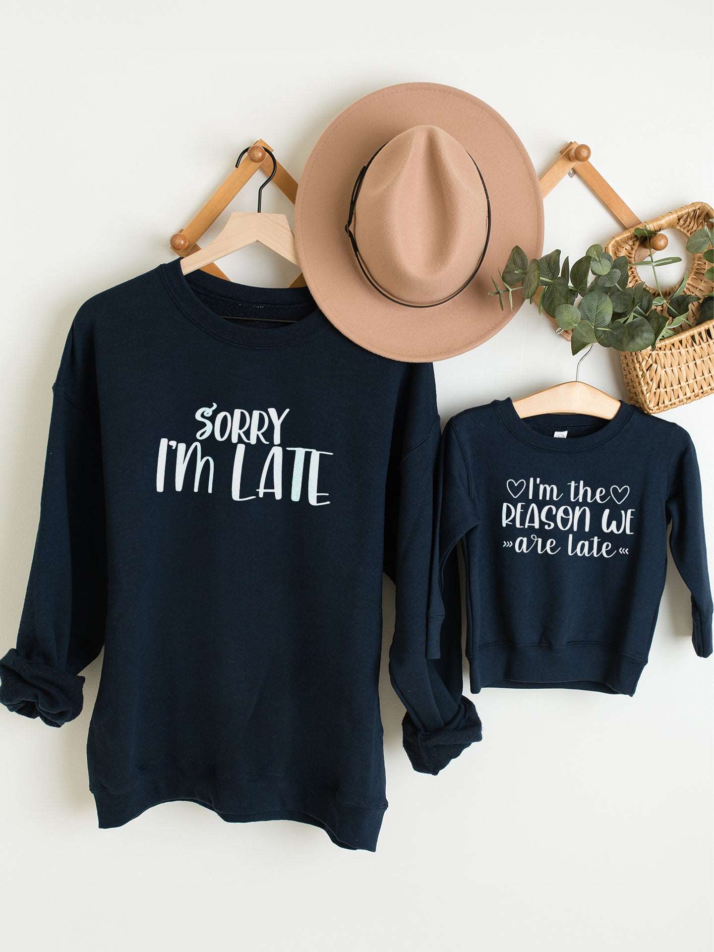 set_bluze-cu-maneca-lunga-bluza-sweatshirts-mama-copil-fiica-fiu-fata-baiat-bumbac-organic-premium-vegan-hay-creations-colectia-mom-life-soryy-im-late-reason-navy