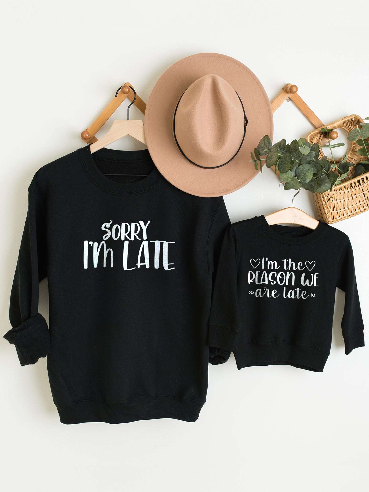     set_bluze-cu-maneca-lunga-bluza-sweatshirts-mama-copil-fiica-fiu-fata-baiat-bumbac-organic-premium-vegan-hay-creations-colectia-mom-life-soryy-im-late-reason-negre