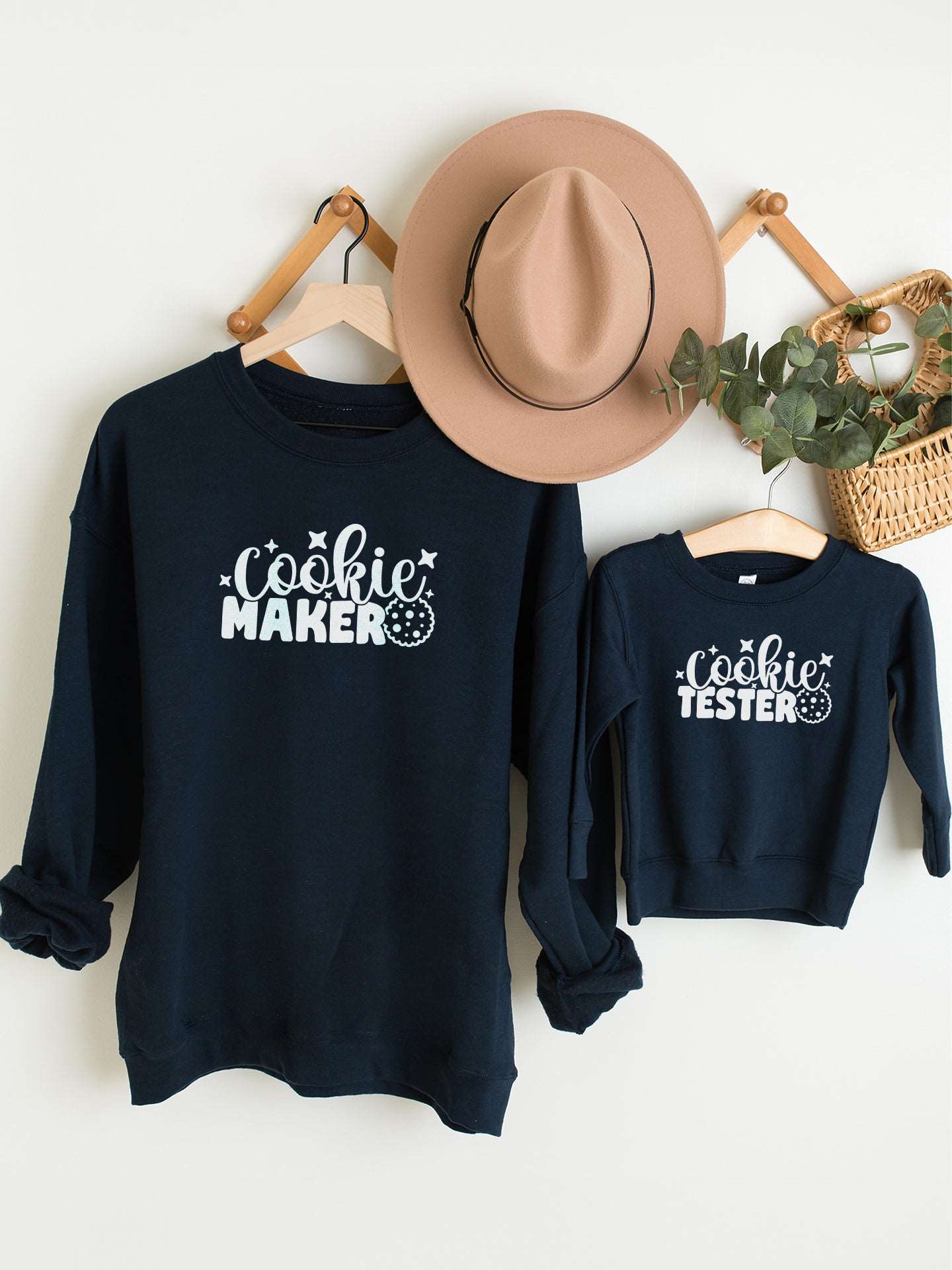 set_bluze-cu-maneca-lunga-bluza-sweatshirts-mama-copil-fiica-fiu-fata-baiat-bumbac-organic-premium-vegan-hay-creations-colectia-mom-life-cookie-maker-tester-navy