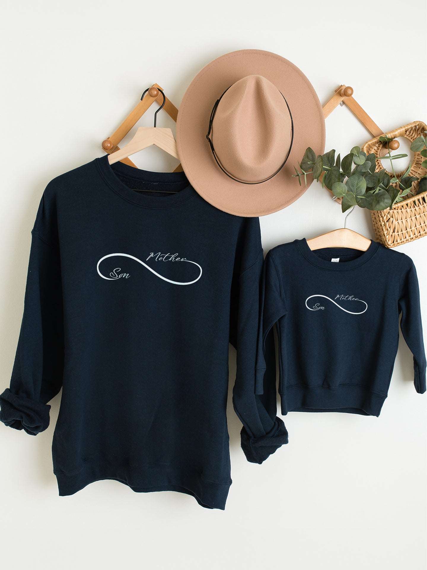 set_bluze-cu-maneca-lunga-bluza-sweatshirts-mama-copil-fiu-baiat-bumbac-organic-premium-vegan-hay-creations-colectia-mom-life-infinity-symbol-navy