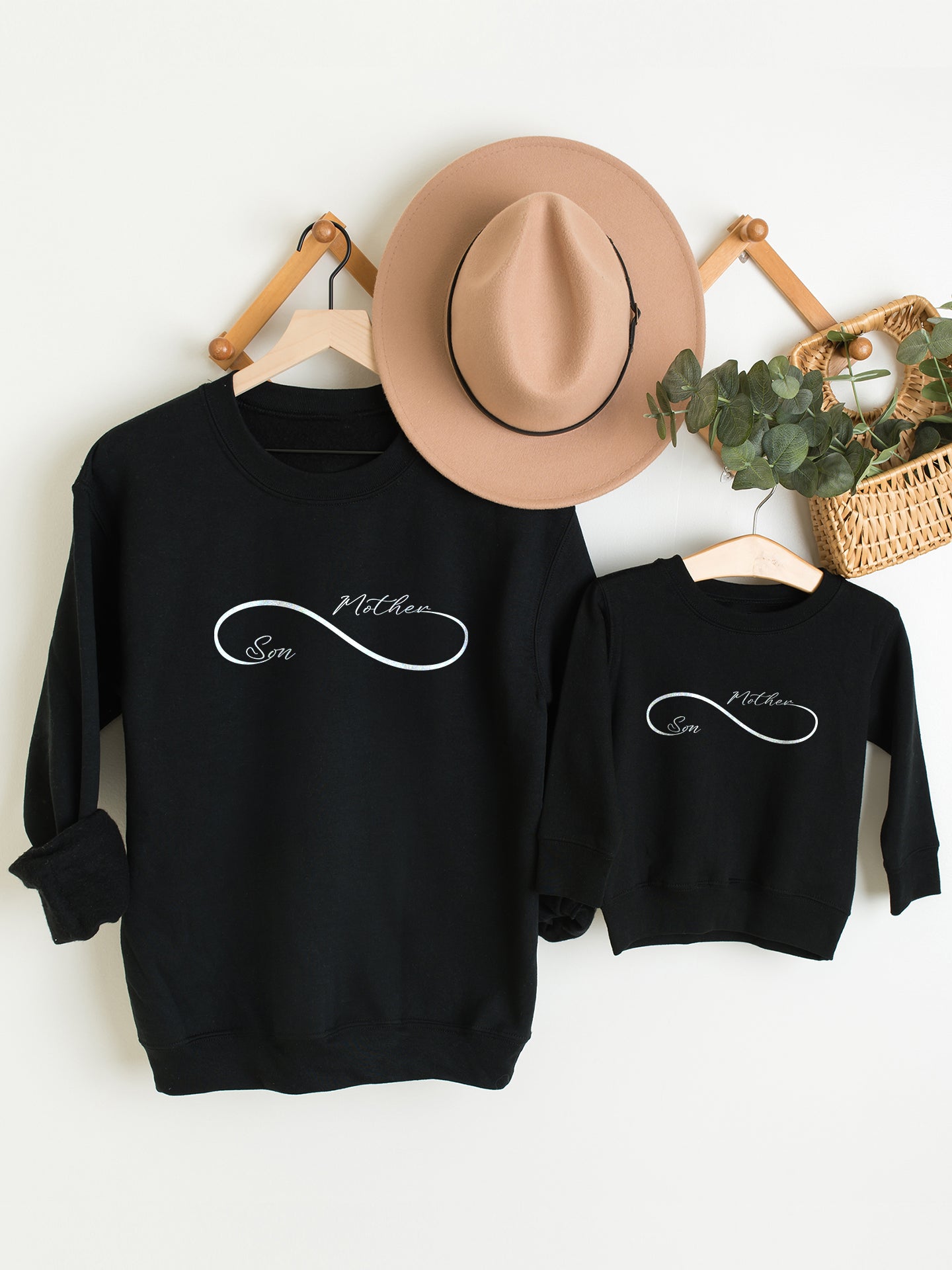 set_bluze-cu-maneca-lunga-bluza-sweatshirts-mama-copil-fiu-baiat-bumbac-organic-premium-vegan-hay-creations-colectia-mom-life-infinity-symbol-negre