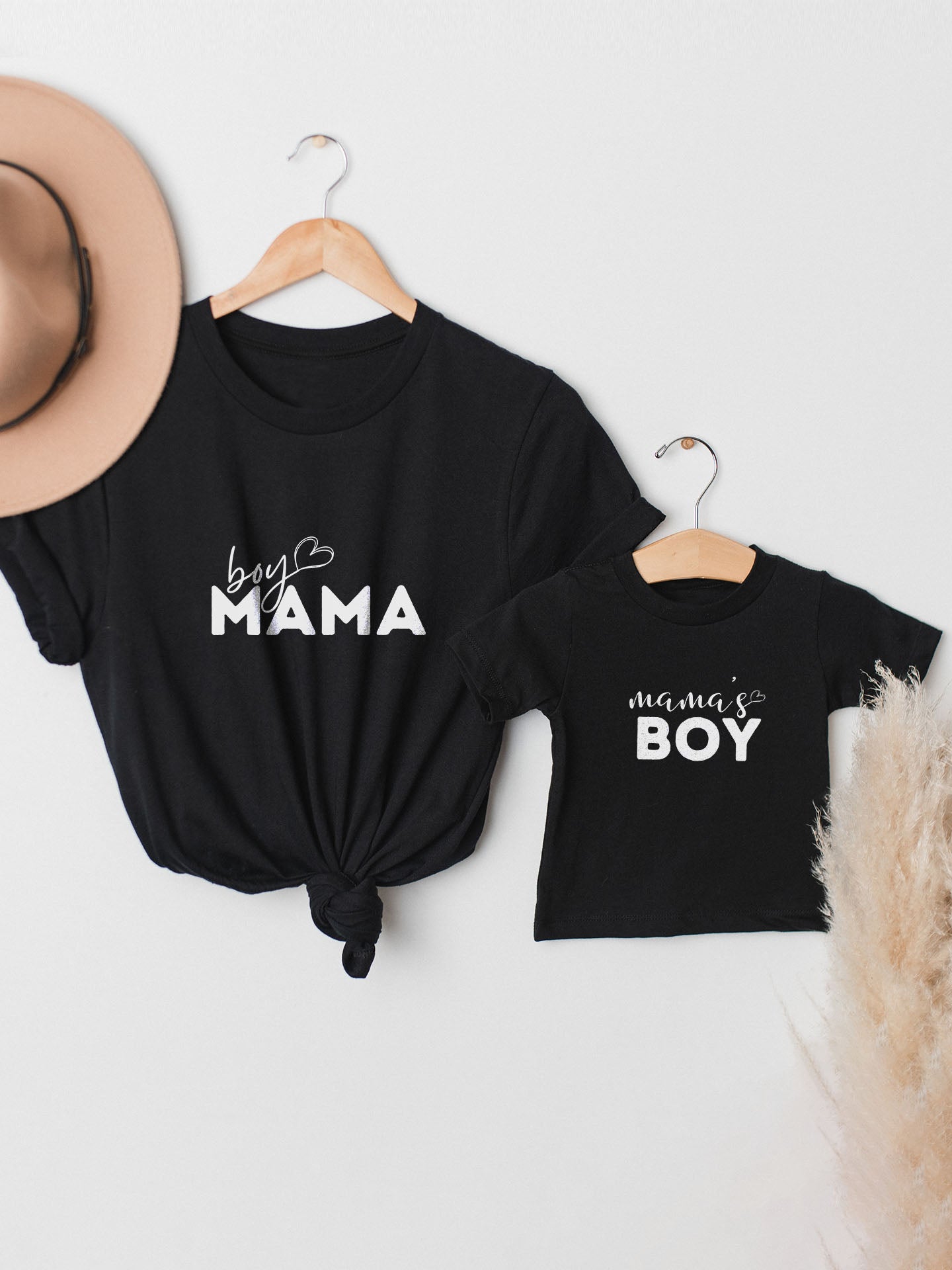 set_tricouri-mama-copil-fiica-fiu-fata-baiat-bumbac-organic-premium-vegan-hay-creations-colectia-mom-life-boy-mama-mamas-boy-negre