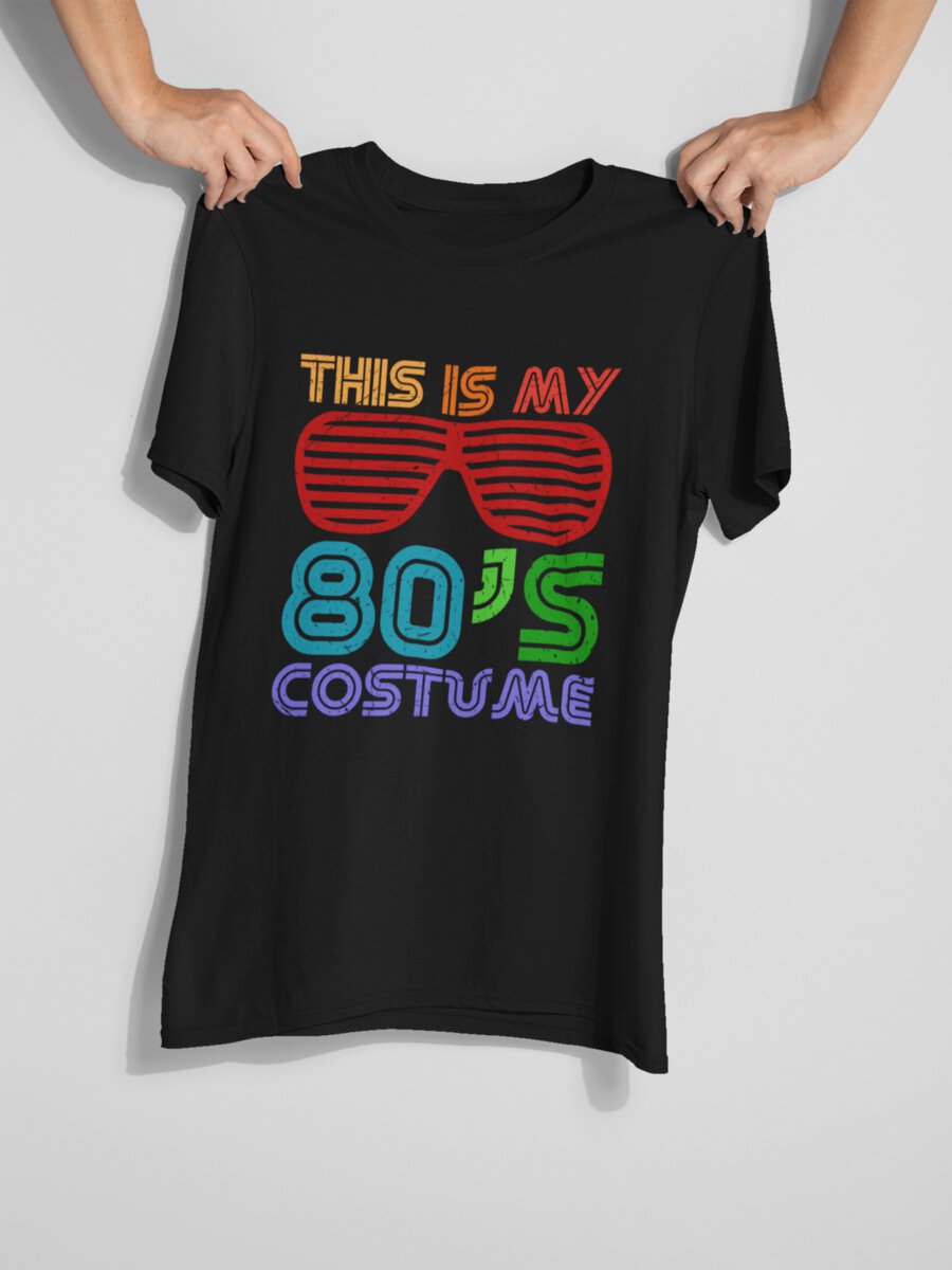  Analyzing image    tricou_bumbac_organic_premium_vegan_cadou_hay_creations_nostalgia_80s_costume_barbati_unisex_negru